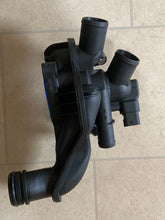 Load image into Gallery viewer, TERMOSTATHUS TIL PEUGEOT 2008 I 207 SW 208 508 SW I PARTNER 1.4 1.6 1336CE