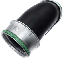 Lade das Bild in den Galerie-Viewer, intercooler-turbo-hose-pipe-for-vw-7h0145790a-7h0145790d
